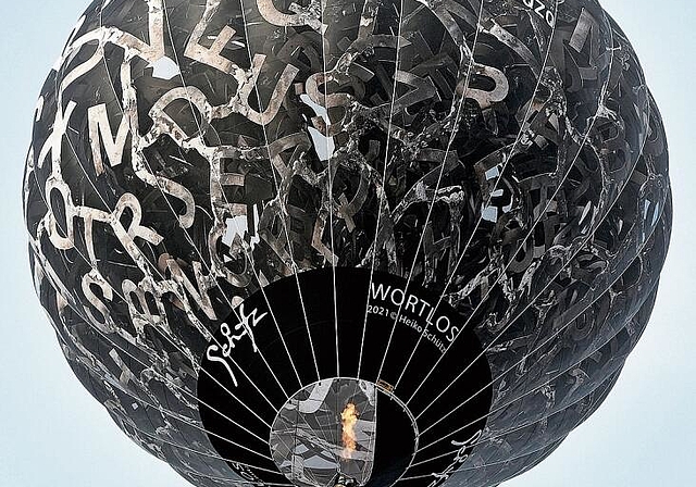 Die Eisenkugel diente als Vorlage für den Heissluftballon «Wortlos». (Bilder: ZVG)
