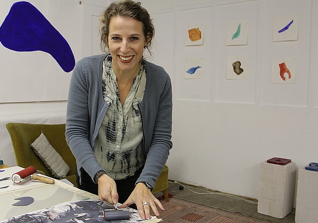 Aktuell beschäftigt sich die Künstlerin Regina Graber in ihrem Atelier in der Oltner Industrie mit Zwischenräumen. (Bild: mim)