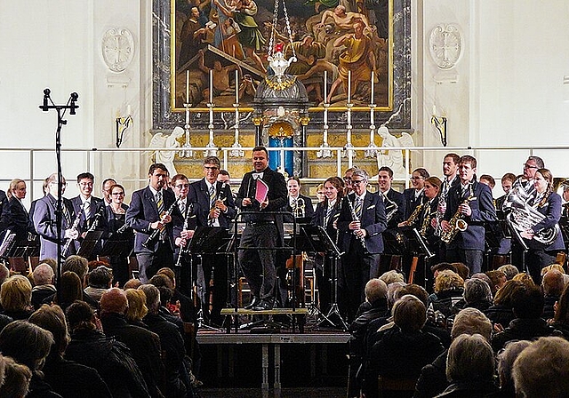 Die Stadtmusik Olten durfte für ihre Darbietung von «Drei Haselnüsse für Aschenbrödel» vom Publikum den verdienten Applaus entgegennehmen. (Bild: David Tschan)