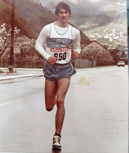 Das Bild zeigt Daniel Stämpfli 1985, ein Jahr vor dem Unfall, als ambitionierten Läufer beim «Marathon du Valais». (Bild: ZVG)