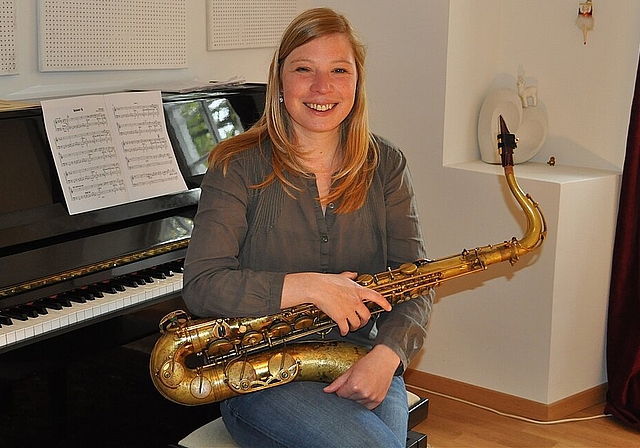 In ihrem hauseigenen Musikraum in Starrkirch-Wil probt Fabienne Hoerni für ihre zahlreichen Projekte. ZVG)