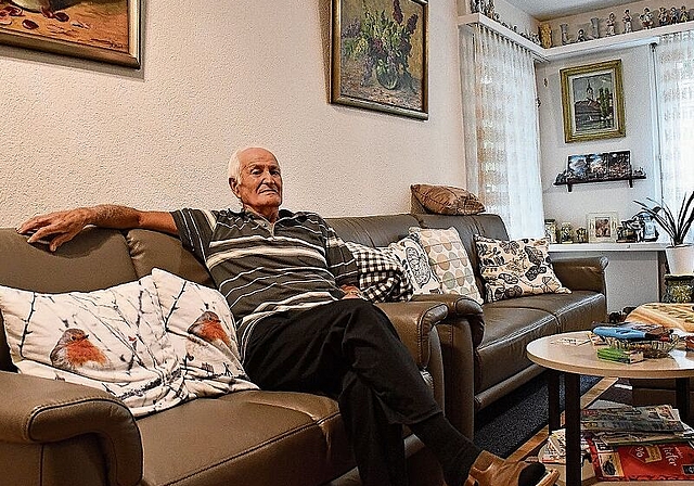 Antonio Trifari in seiner charmant-italienisch eingerichteten Wohnung in Trimbach. (Bild: Denise Donatsch)