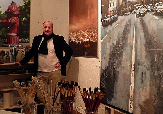 Der Oltner Künstler Thomas Droll öffnet die Türe zu seinem Atelier. (Bild: ZVG)