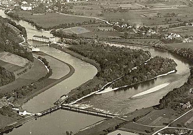 Durch den Oberwasserkanal entstand bei Ruppoldingen eine Aareinsel.
