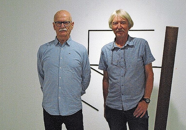 Langjährige Freunde: Der Präsident des Kunstvereins Olten, Christof Schelbert (rechts), zusammen mit dem ausstellenden Künstler Jean Mauboulès.

