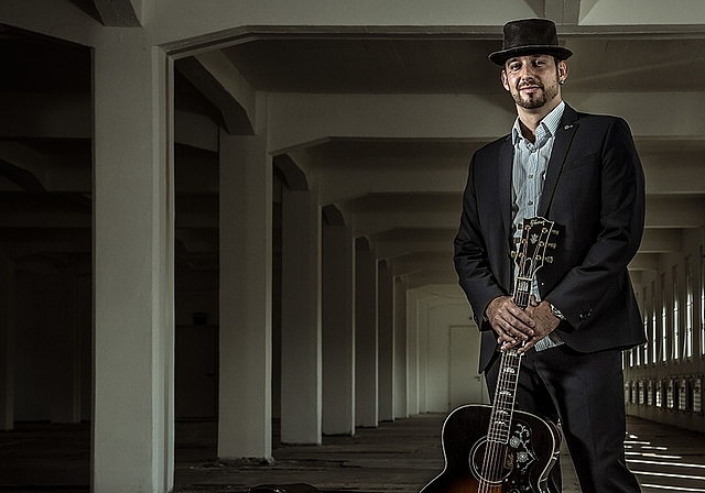 Pascal Geiser beweist auf seinem Debütalbum: Auch ein «Lucky Man» kann den Blues spielen. (Bild: Thomas Meyer)