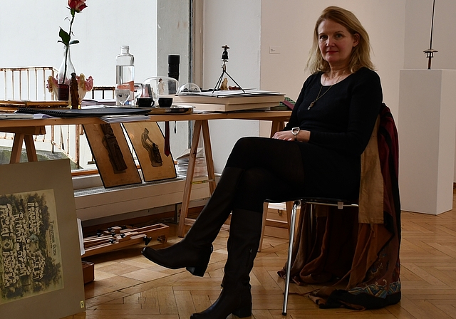 Nives Widauer an ihrem temporären Arbeitsort im Kunstmuseum Olten: «Mein Atelier und mein Wohnort sind seit jeher eins.» (Bild: Franz Beidler)