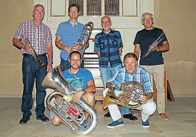 Olten Brass sind (hinten v.l.): Christoph Remensberger (Trompete), Aldo Nünlist (Posaune), Hansruedi von Arx (Orgel/Perkussion) und Beat Kohler (Trompete). (Vorne v.l.): Claudio Tanner (Tuba) und Remo Fröhlicher (Horn). (Bild: Franz Beidler)