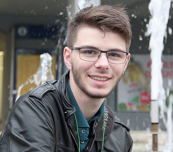 Der 19-jährige Gymnasiast Jan Gutknecht steht kurz vor dem Abitur und sprüht vor Ideen. (Bild: S. Furter)
