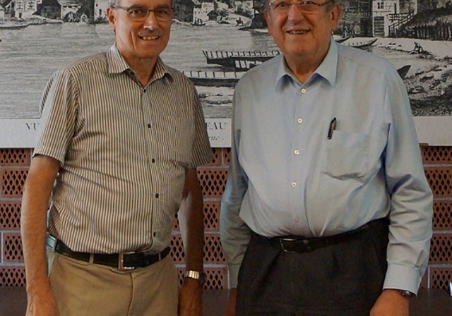 Festredner Hans Schmid (l.), Kommissionspräsident des Heimatmuseums Aarburg und Peter Plüss, Präsident der Stadtschützengesellschaft Aarburg. (Bild: Franz Beidler)