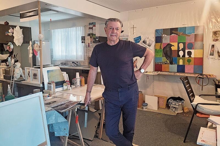 Lucio Zanello in seinem Atelier. Der Obergösger Künstler mit italienischen Wurzeln stellt seine Werke schon seit Jahrzehnten aus. (Bild: Tamara Bindt)