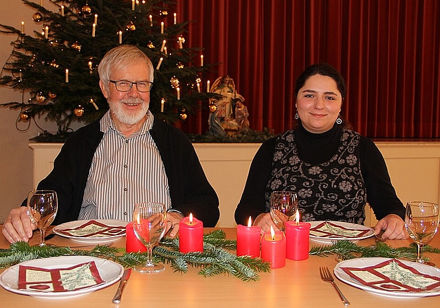 Initiator und Theologe Werner Good lädt am Samstag, 24. Dezember zur offenen Weihnachtsfeier in den Josefsaal der Pfarrei St. Martin ein. Ebenfalls dabei wird Jennifer Khelil sein, die den weihnächtlichen Rahmen schätzt. (Bild: mim)