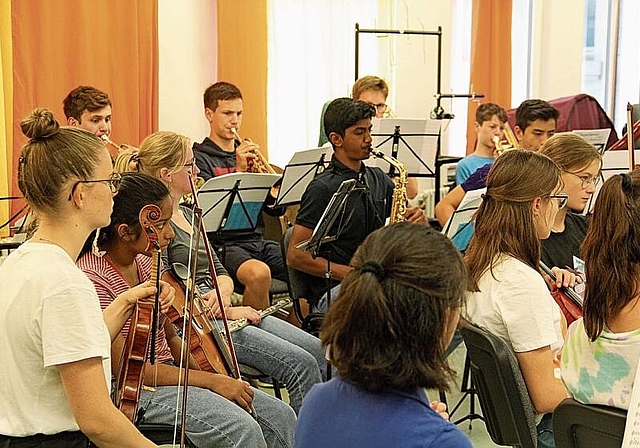 Die Jugendlichen der JungenSinfonieOlten üben fleissig für ihr Sinfoniekonzert.
