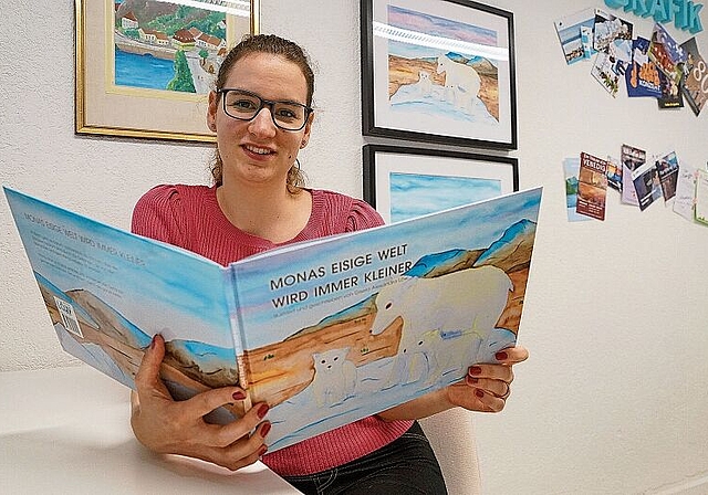 Grafikerin, Künstlerin – und Kinderbuchautorin: Gisela Löw hat ein Bilderbuch über Eisbären verfasst. (Bild: Achim Günter)