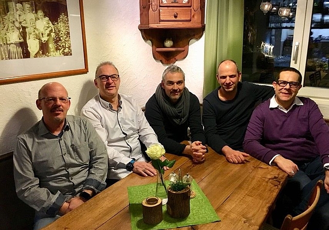 Der Kochklub Wäieräuftler Lostorf setzt sich neu zusammen: Christophe Stutz (Kassier), Gerhard Schnydrig (Vizepräsident), Tom Kohler (ehem. Präsident), Vincenzo Imperia (Präsident) und Markus Weber (Aktuar). (Bild: ZVG)