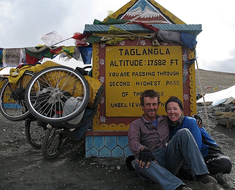 Robert Spengeler (l.) und Monika Estermann entdeckten die Welt von ihrem Fahrradsattel aus und bereisten während 13 Jahren insgesamt 64 Länder. (Bild: ZVG)