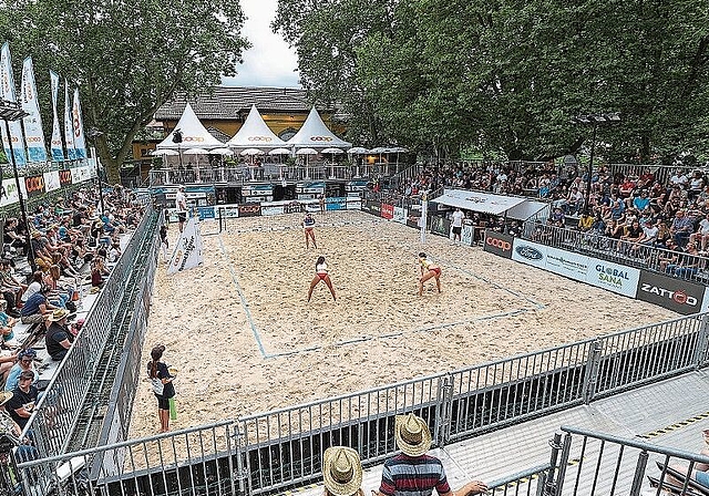 Vergangene Woche gastierte die Coop Beachtour vor der Schützi: Von Donnerstag bis Sonntag wurde hier Beachvolleyball gespielt. (Bild: ZVG)
