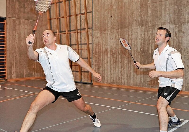 Badminton gibt Matthias Meyer (rechts im Bild) Energie und Abwechslung. (Bild: ZVG)
