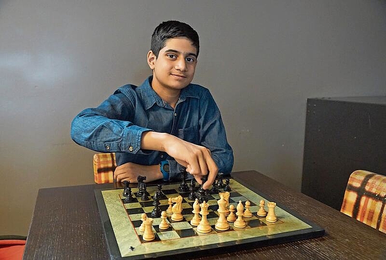 Der Kantischüler Suvirr Malli verbringt viel Zeit vor dem Schachbrett, pflegt aber noch einige weitere Hobbys. (Bild: Achim Günter)