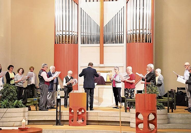 Der Kirchenchor Winznau bei seinem Auftritt am Bettag 2021 in der Winznauer Kirche. (Bild: Olivier Schrämmli)
