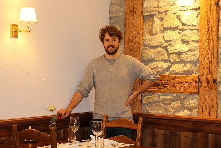Adrian Müller im neu gestalteten Saal des Restaurants Zollhaus. (Bild: Denise Donatsch)