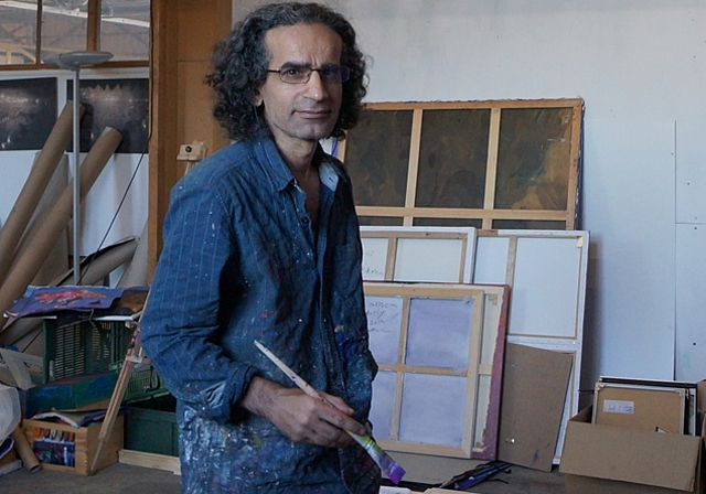 Salam Ahmad in seinem Atelier: «Meine Kunst trägt nicht eine revolutionäre Botschaft, sondern eine menschliche.» (Bild: Franz Beidler)