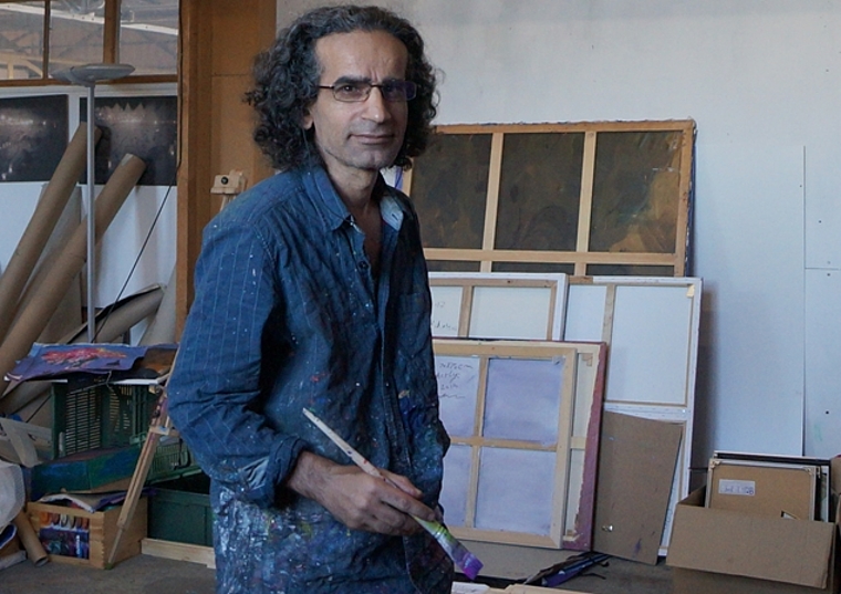 Salam Ahmad in seinem Atelier: «Meine Kunst trägt nicht eine revolutionäre Botschaft, sondern eine menschliche.» (Bild: Franz Beidler)