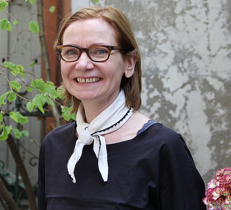 Im Garten hinter dem Laden: Susanne Wegmüller findet Olten «wohnenswert» und möchte mit ihrem Angebot etwas zum Stadtleben beitragen. (Bild: Sonja Furter)