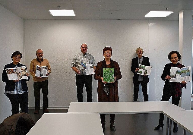 Redaktionsleiterin Iris Schelbert-Widmer und ihr Team präsentierten die neueste Ausgabe der Neujahrsblätter. (Bild: Denise Donatsch)