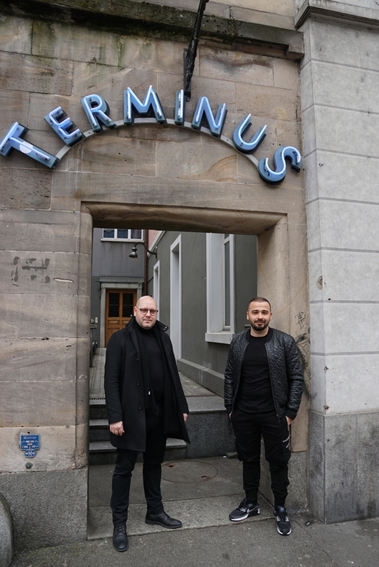Claudio Iseli (links) und Dusan Nedeljkovic sind froh, herrscht momentan für ihren Club endlich wieder Normalbetrieb. (Bild: AGU)
