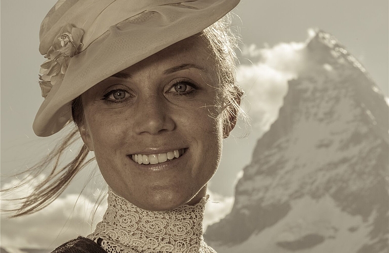 Die Oltnerin Michaela Gurten in der Rolle der Maja Seiler im Stück «The Matterhorn Story» der Freilichtspiele Zermatt. (Bild: ZVG)