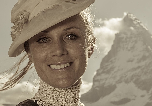 Die Oltnerin Michaela Gurten in der Rolle der Maja Seiler im Stück «The Matterhorn Story» der Freilichtspiele Zermatt. (Bild: ZVG)