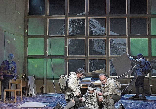 Eines der berühmt-berüchtigsten Bergdramen kommt in der Oper «Eiger» auf die Bühne – morgen im Oltner Stadttheater. (Bild: Suzanne Schwiertz)