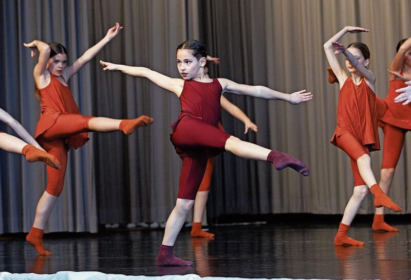 Mit Leidenschaft dabei: die Förderklasse Kids bei ihrer Qualifikation für die Weltmeisterschaft ebenfalls in der Kategorie Contemporary Dance. (Bild: HDFoto)