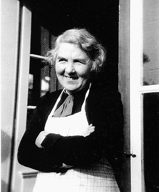 Die erfolgreiche Kochbuchautorin Frieda Nietlispach-Gisi in einer Aufnahme von 1940.