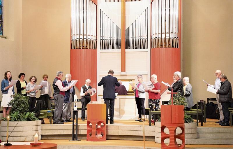 Der Kirchenchor Winznau bei seinem Auftritt am Bettag 2021 in der Winznauer Kirche. (Bild: Olivier Schrämmli)
