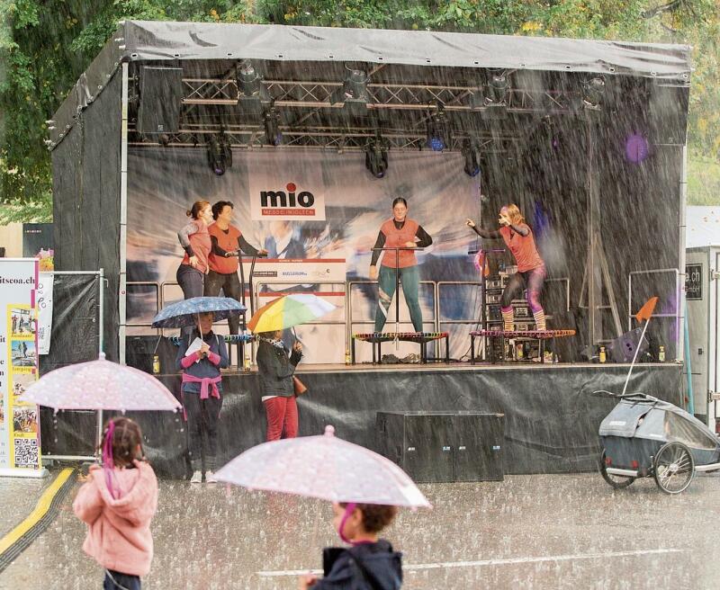 Der Regenschirm war beinahe ein steter Begleiter an der MIO 2022. (Bild: ZVG)

