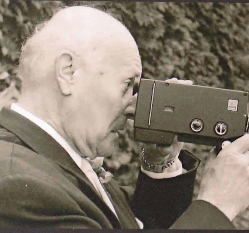 Kinobetreiber Bruno Schibli, der Inhaber des «Cinéma Palace», für einmal hinter der Kamera. (Bild: ZVG Konrad Schibli)
